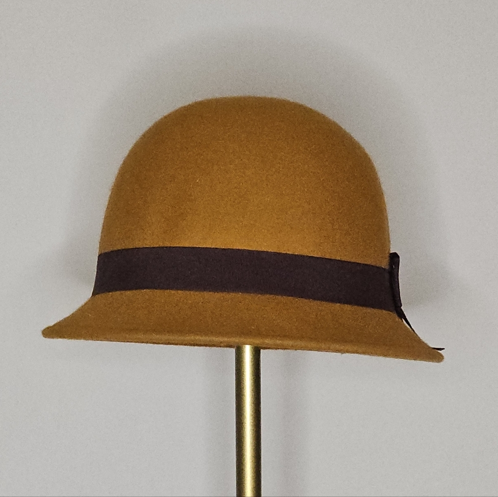 Vintage 1920s Style Wool Felt Cloche Hat - Camel Brown with Ribbon Accent - Picture 2 of 6